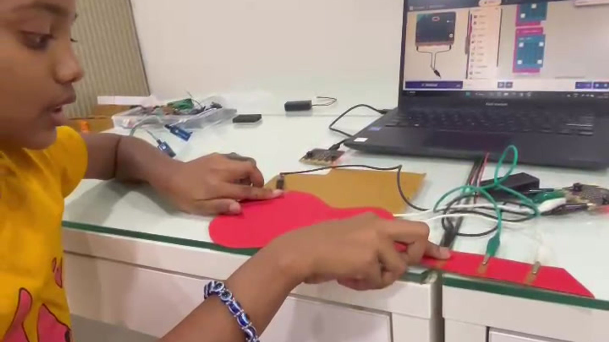 Samrutha - Guitar using Microbit